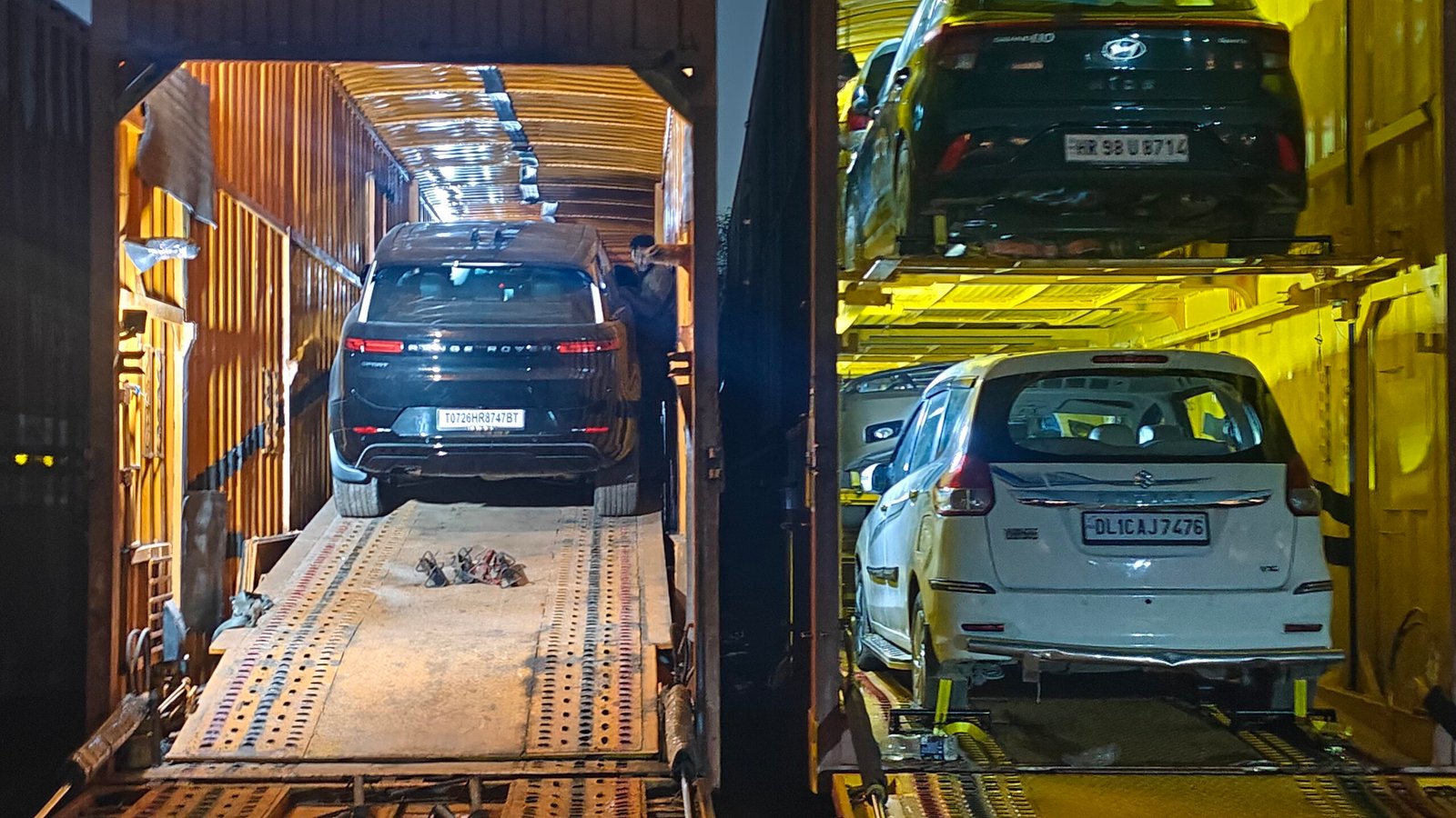 Car Carrier Service Mobile Banner
