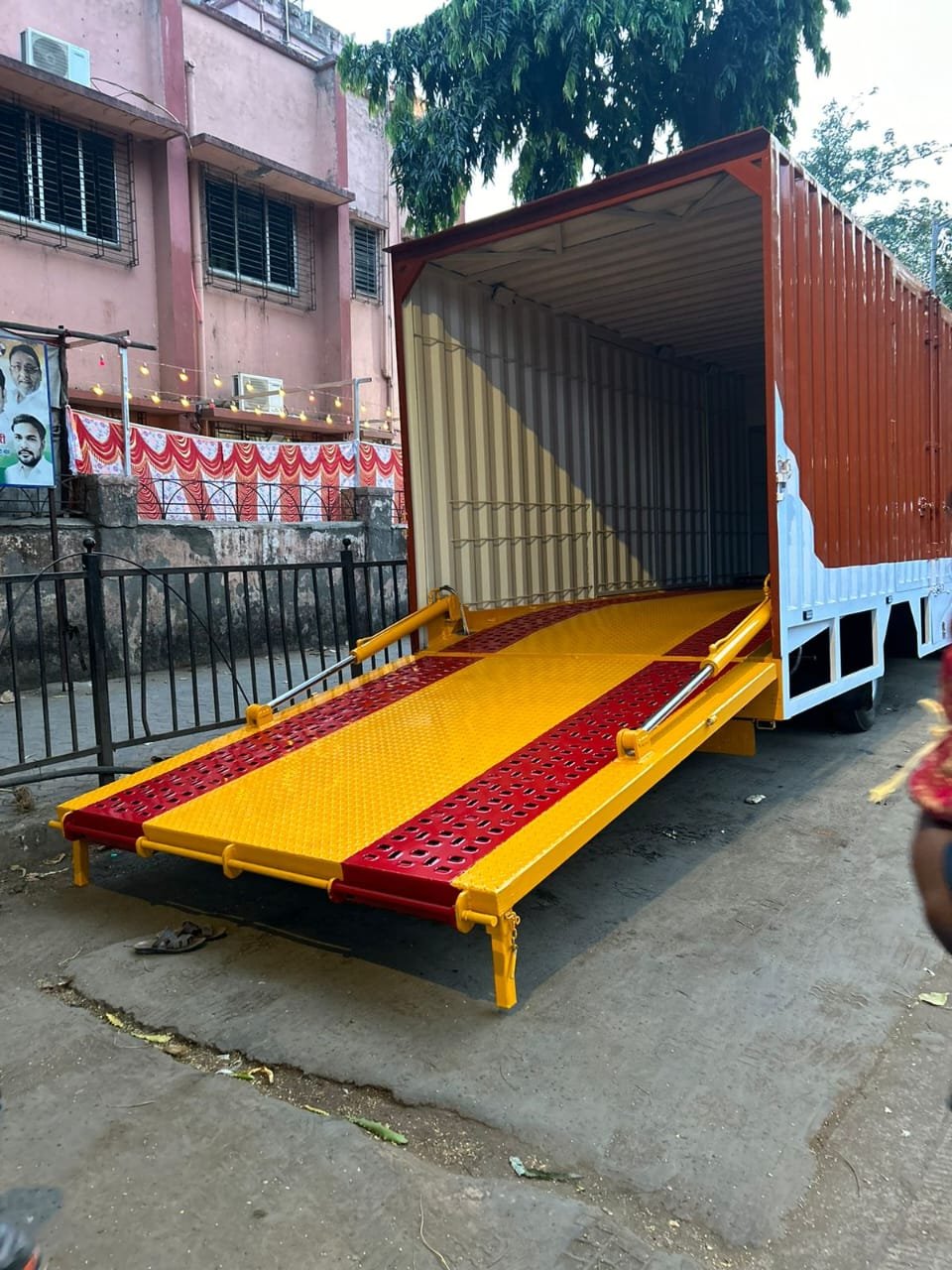 Car Transport Service in Grant Road Mumbai